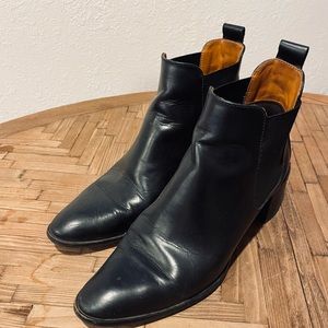 Everlane Chelsea boot